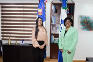 Senadora de Bahoruco visita Directora General de la DIDA.