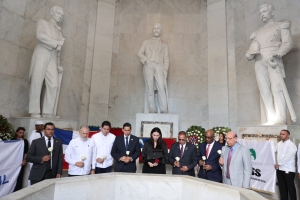 DIDA acude a honrar Padres de la Patria