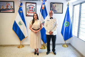 Titular DIDA, se reúne con el embajador dominicano en El Salvador