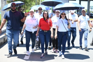 Directora General y Colaboradores de la DIDA, visitan centros de salud para oriental a los afiliados sobre sus derechos durante el asueto de Semana Santa