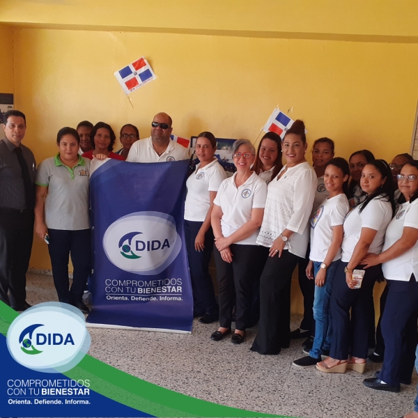 Maestros de la Escuela de Diversidad en la provincia Espaillat (MOCA), conocen sus derechos en el Seguro Familiar de Salud (SFS).