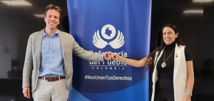 Carolina Serrata Méndez, comparte el modelo DIDA con la Defensoría del Pueblo en Bogotá.