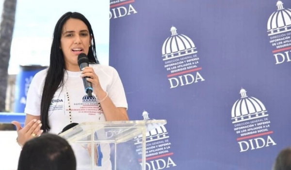 Titular de la DIDA, Carolina Serrata Méndez, llama afiliados a la Seguridad Social a portar su Carnet del  Seguro Familiar de Salud (SFS) y adoptar las medidas preventivas en esta Semana Mayor.