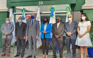 Titular de la DIDA, Carolina Serrata Méndez, asiste a Izamiento de Bandera junto a las demás autoridades del Sistema en el marco de la Semana de la Seguridad Social.